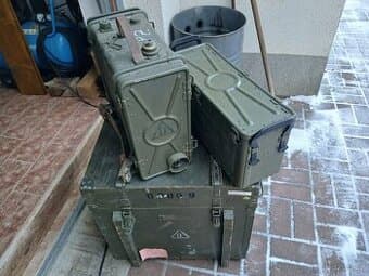 Vojenský polní zesilovač