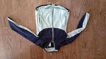 divci mikina zn.decathlon 131-140 cm