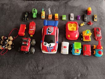 Prodám autíčka na foto-vše 100Kč