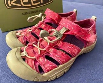 Dívčí obuv Keen vel. 35 délka stélky 22cm v dobrém stavu