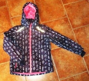 Dívčí zimní bunda s kapucí vel. 134/140 - PRODÁNO