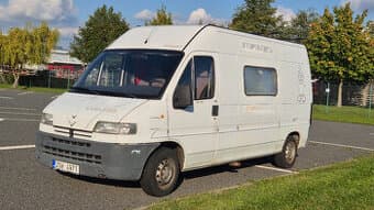 Obytná dodávka, vestavba pro 4 osoby