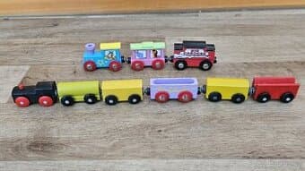 DŘEVĚNÉ VLAČKY S MAGNETY