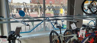 Výstavní stojan na jízdní kola.