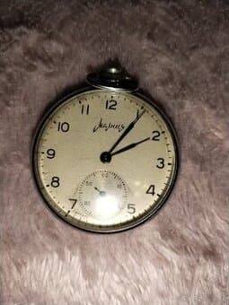 Hodinky na prodej plně funkční.a original