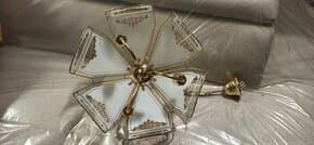 Lustr ve zlaté barvě na 3 žárovky