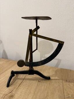 Starožitná poštovní váha