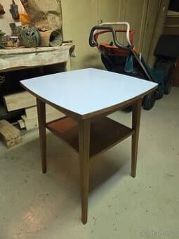 Retro televizní stolek