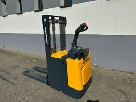 Vysokozdvižný vozík ruční Jungheinrich s přízdvihem 2t