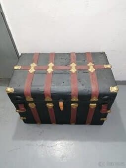 starožitná truhla-lodní kufr