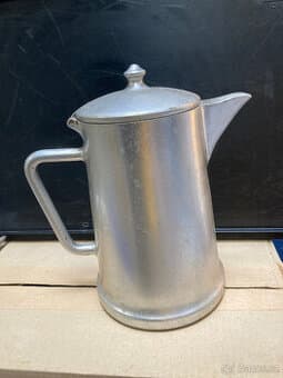 Konvice na vodu hlníková stará bytelná za 600 kč s poštou