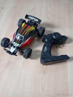 Autíčko na dálkové ovládání.