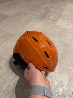 Lyžařská helma velikost L 59-63