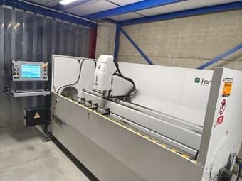 Nabízíme CNC obráběcí centrum na profily FOM Adir-C