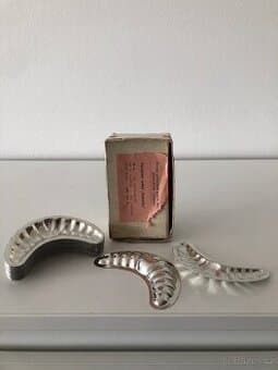 retro formicky na cukrovi - rohlicky velke