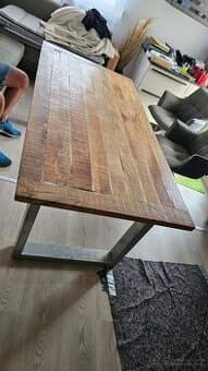 JIDELNI STŮL - industriální, masivní s pozinkovanou nohou