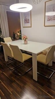 Jidelni stůl +6 x židle