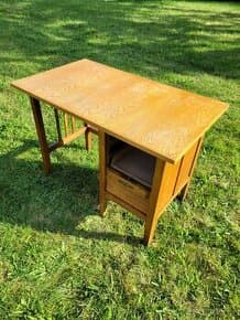Prodám stolek