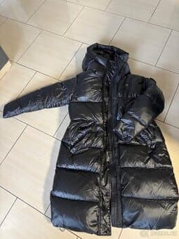 Blauer péřový kabát