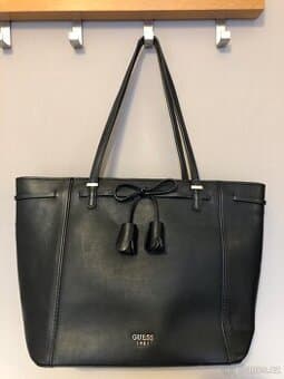 Kabelka Guess
