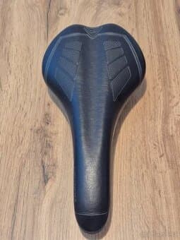 Cyklistické sedlo Merida