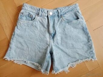 Džínové kraťasy