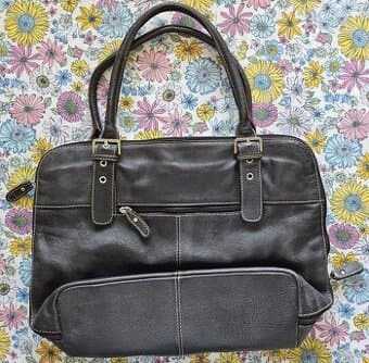 Prodám dámskou koženou hnědou kabelku zn. ESTELLE