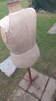 Starožitná krejčovská figurýna