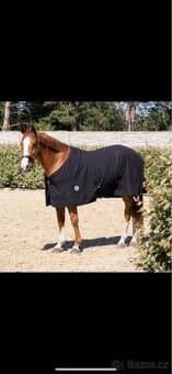 Odpocovací deka s křížovým zapínáním 135cm