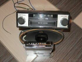 Staré neobvyklé autorádio CLARION 8