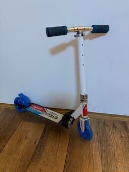 Kolobezka Worker se sviticimi kolecky