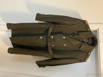 Vojenský slavnostní kabát zelený.