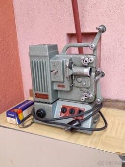 Promítačka Meopta Optilux