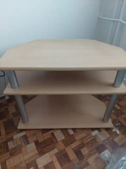 Prodám Stolek pod TV. Levně.