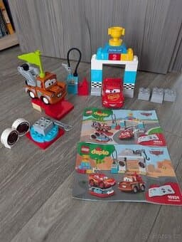 Lego Duplo 10924 Závodní den Bleska McQueena Sada 2 v 1