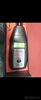 Otáčkoměr dt2234c