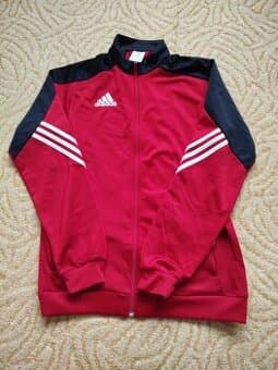 Adidas mikina velikost Scena