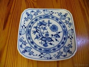 Cibulák - velký čtyřhranný talíř