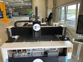 Vláknový laserový řezací stroj na plechy Truster CNC 1,5kW