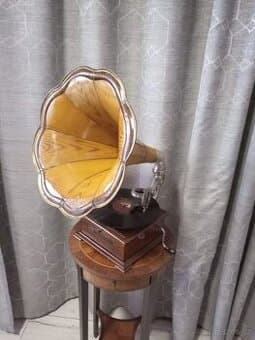 Gramofon s troubou