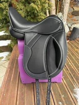 Jednobočnicové drezurní sedlo