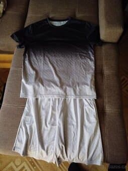 Set - kraťasy a tričko - cena dohromady