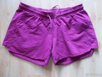 Nabízím dámské kraťasy