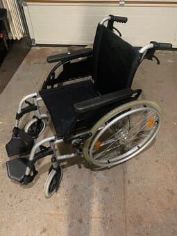 Invalidní vozík BREEZY  velikost 43 - pěkný vozík 100% stav