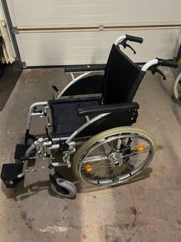 Invalidní vozík BREEZY  velikost 42 - pěkný vozík 100% stav