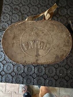 Plechovka na plynovou masku