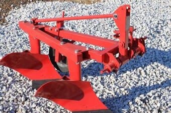 Dvouradličný pluh WIRAX  za malotraktor červený