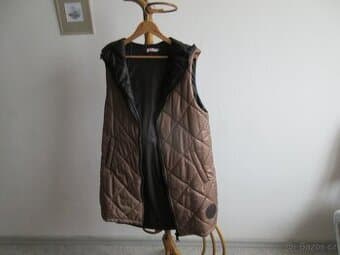 Dlouhá vesta s kapucí. Dovoz Itálie, vel. 44.