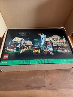 Lego Icons 10332 Středověké náměstí