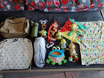 Prodám 13ks věcí do kočárku